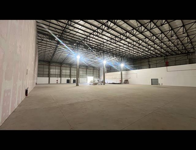 2,500M² WAREHOUSE TO LET IN SPARTAN
